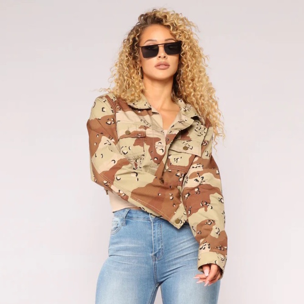 Fashion Nova Cropped Camo Jacket | size small